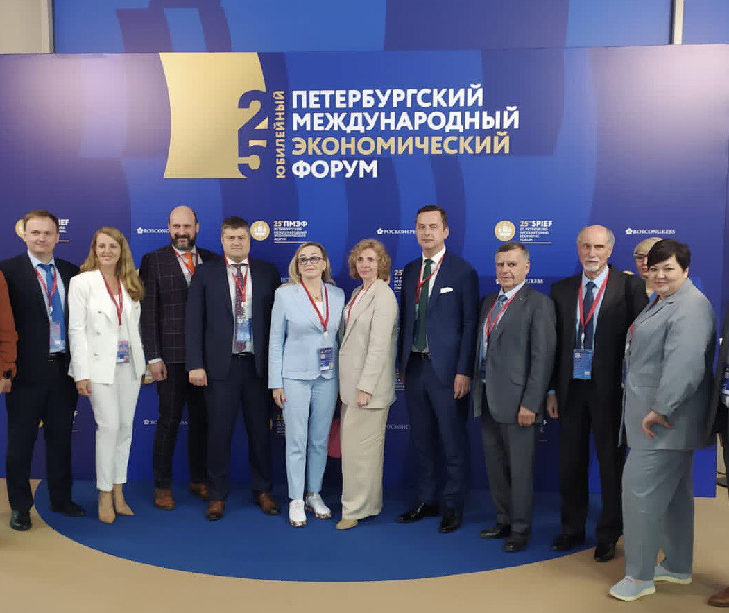 Руководители СПБФРБ приняли участие в 25-ом Петербургском международном экономическом форуме